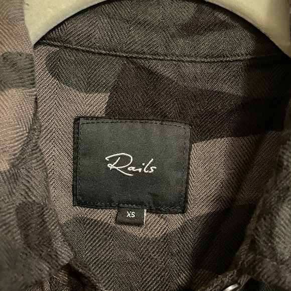 #104- RAILS- Hunter Shirt In Forest Camo - Picture 4 of 5